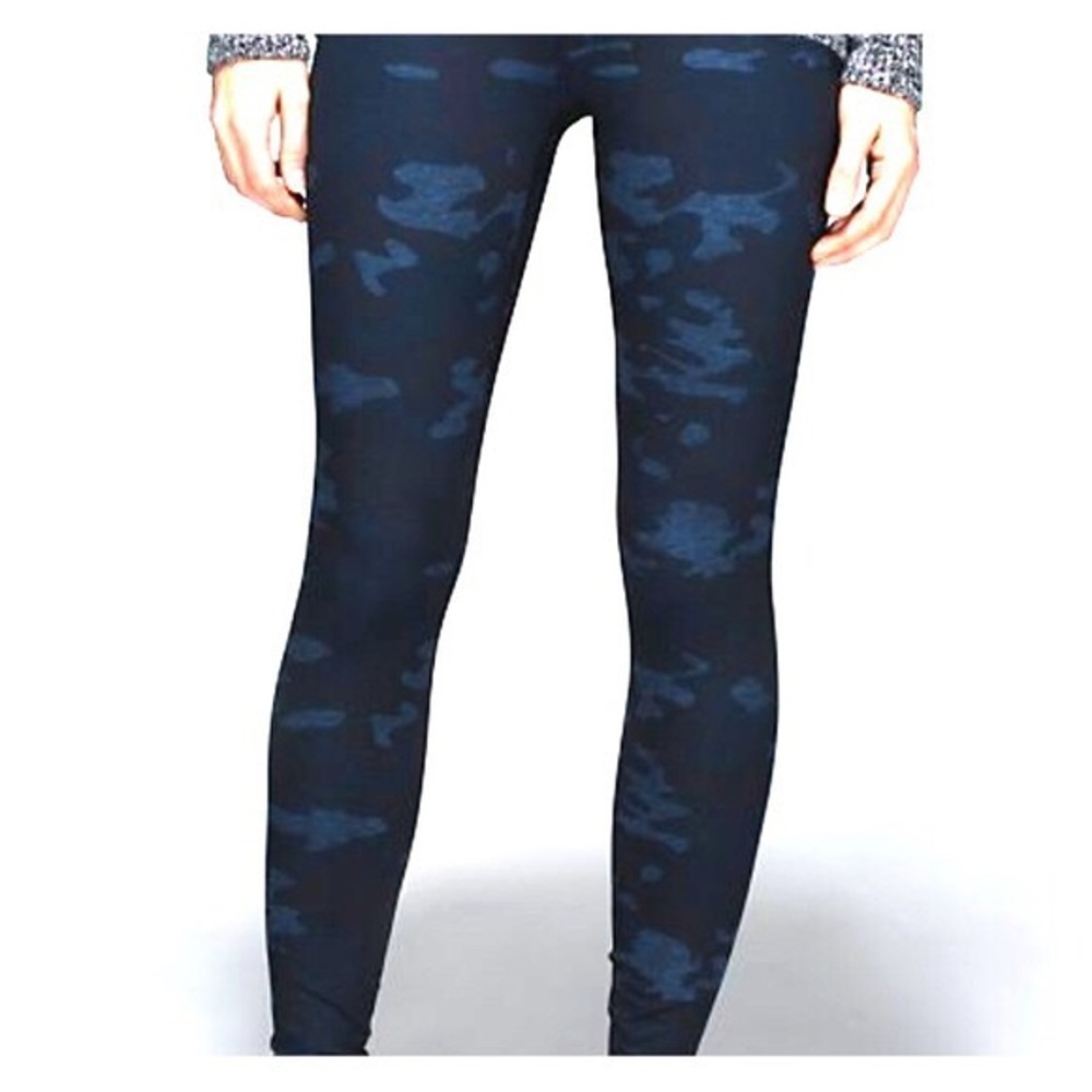 Lululemon blue camo wunder unders, size 8